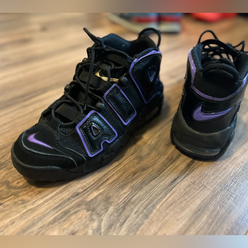 Nike Air More Uptempo '96 "Black/Action Grape
Size: 6.5Y Very GOOD Condition - Picture 5 of 5